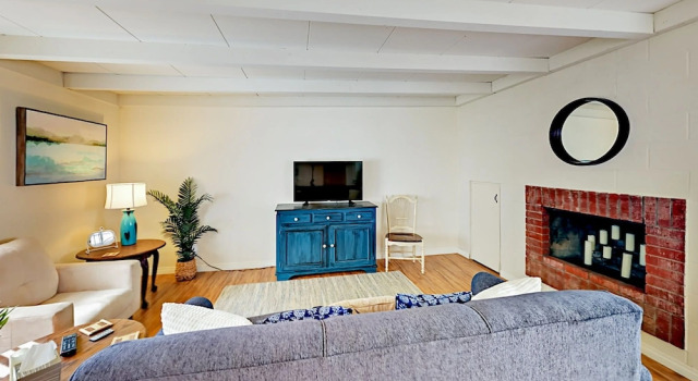 1137 Montauk Ln Duplex Lower Unit 2 Bedrooms 1 Bathroom Duplex