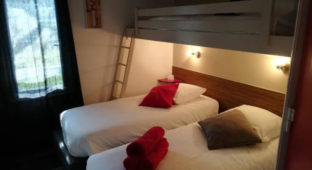 Трёхместный номер Standard Kyriad Direct Saintes