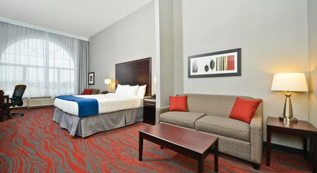 Люкс Holiday Inn Express & Suites Utica by IHG