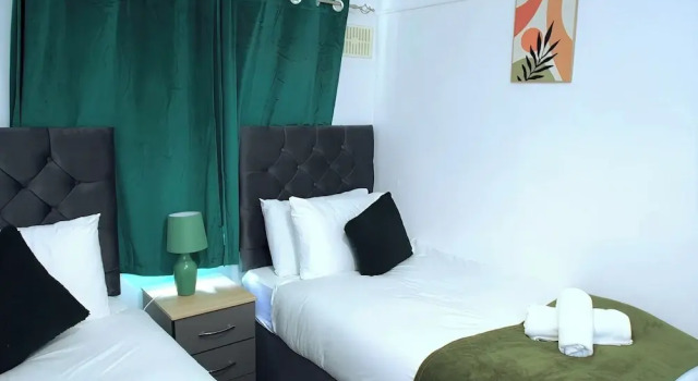House Sleeps 5 With Garden and Parking