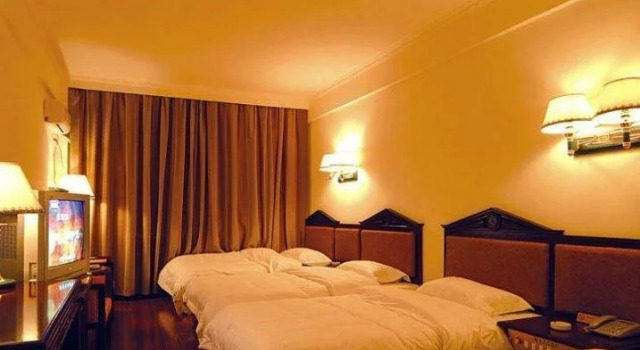 Dongxing Hotel, Book Hotel Hotels in Dandong with Parking, Parking