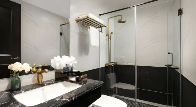 Номер Deluxe MAY DE VILLE Crown Hotel