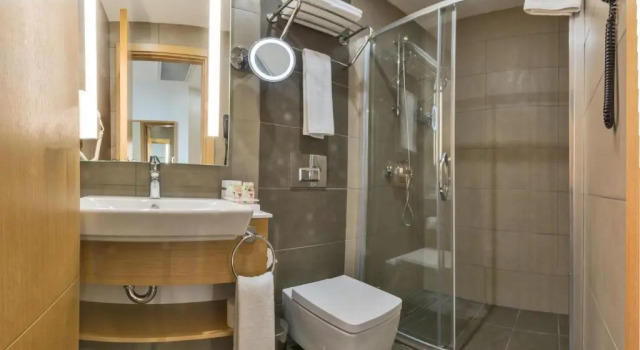 Двухместный номер Economy Hotel Boursier 1 & Spa
