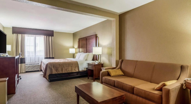 Двухместный люкс Deluxe Quality Inn & Suites Salem near I-57