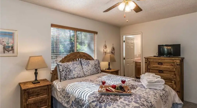 A Whispering River - Three Bedroom Cabin with Hot Tub, Varaa Hotelli Ruidoso New Mexico