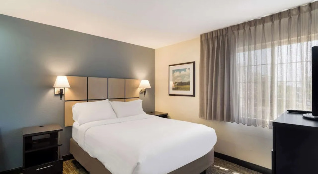 Двухместный номер Standard c 1 комнатой Sonesta Simply Suites Des Moines