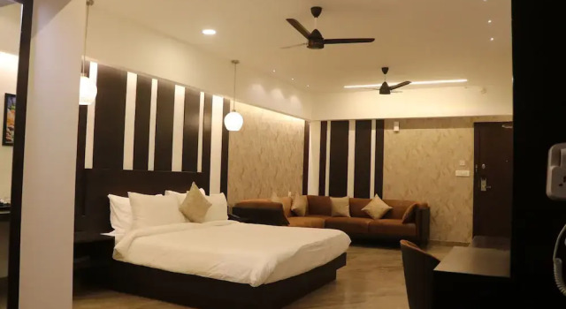 Полулюкс HOTEL KADAMB TREE