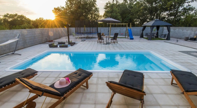 Beautiful villa with private swimming pool, nice covered terrace, play area, BBQ, Забронировать Вилла Мурвица Задарская жупания
