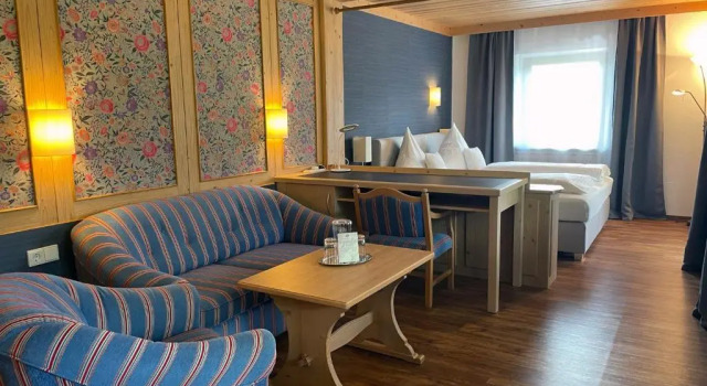 Номер Deluxe Hotel Restaurant Neu Meran