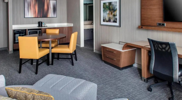 Двухместный люкс c 1 комнатой Courtyard Charlotte City Center