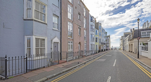 Kemptown's BIG House, Забронировать Отель Отели Исторического графства Суссекса 4 звезды, 4*