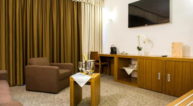Люкс Safir Hotel Casino