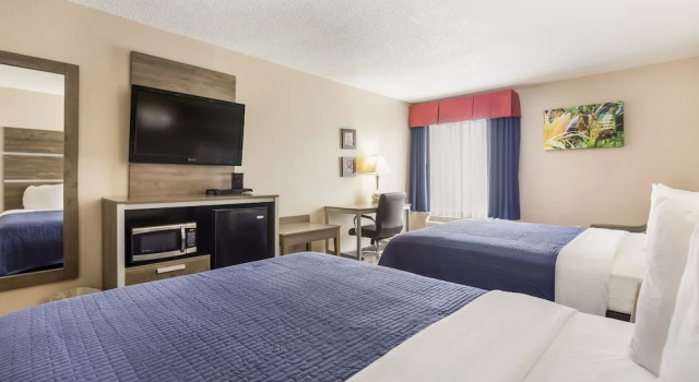 Четырёхместный номер Standard Hometown Inn Thomasville
