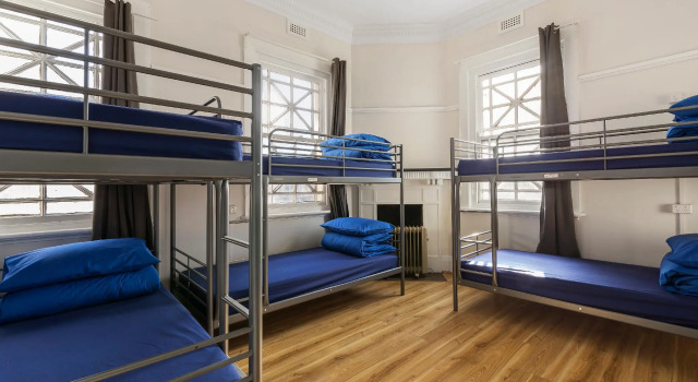 Кровать в общем номере Newtown Backpackers