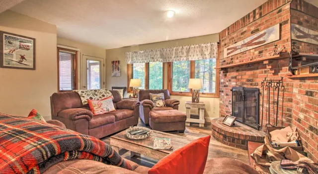 2-story Townhouse - 1 Mi to Killington Ski Area!