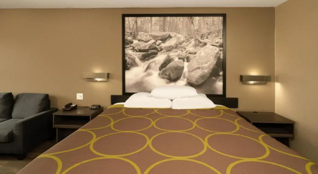 Suite Super 8 Cleveland