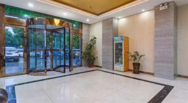 Jinhong Holiday Hotel (Xinyang Century Plaza), Book Hotel Xinyang Henan