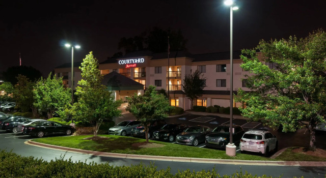 Courtyard by Marriott Charlotte Lake Norman, Забронировать Отель Отели и гостиницы Хантерсвилл, Отель