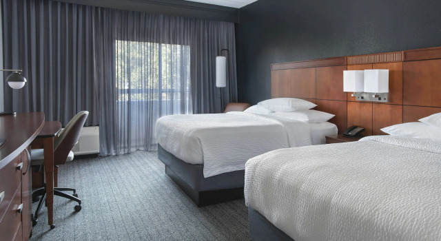Courtyard Norwalk, Rezerwuj Hotel Hotele w New England z basenem, Basen