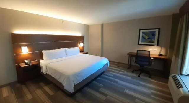 Люкс Holiday Inn Express Trincity by IHG