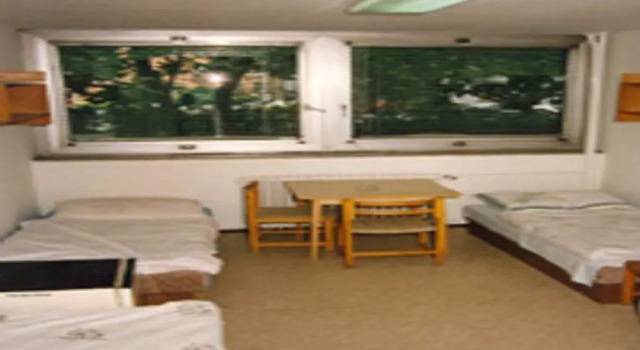 Universum Hostel, Varaa Hostelli 11. Újbuda 