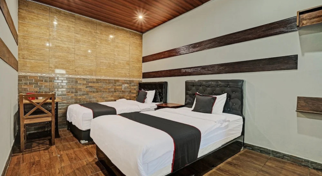 Deluxe Twin room Capital O 92276 Hotel Pesona Gunung
