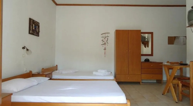 Gravanis Studios, Book Hotel Platamonas 