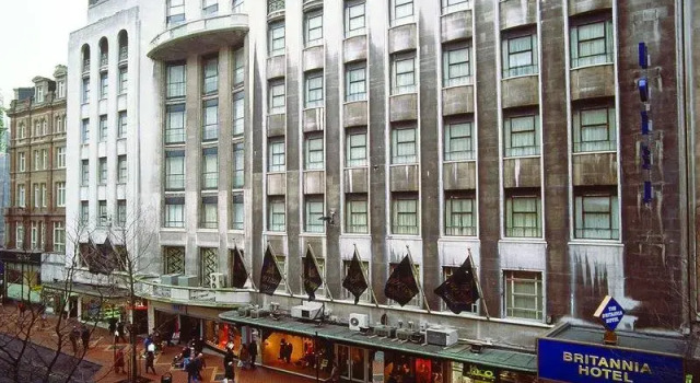 Кровать в общем номере Britannia Hotel Birmingham New Street Station Birmingham