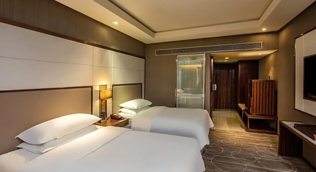 Трёхместный номер Standard с видом на город Crowne Plaza Kunming City Centre by IHG