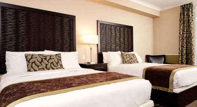 Четырёхместный номер Deluxe RiverRock Inn