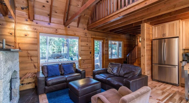 7160 7th Avenue Cabin by RedAwning, Забронировать Дом для отпуска Коттеджи Хоумвуд, Коттедж