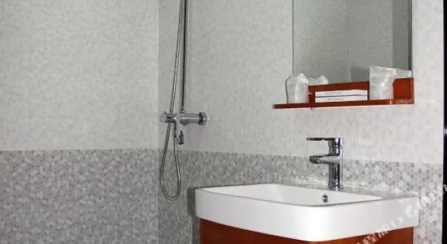 Yifeng Hotel, Book Hotel Huludao Liaoning
