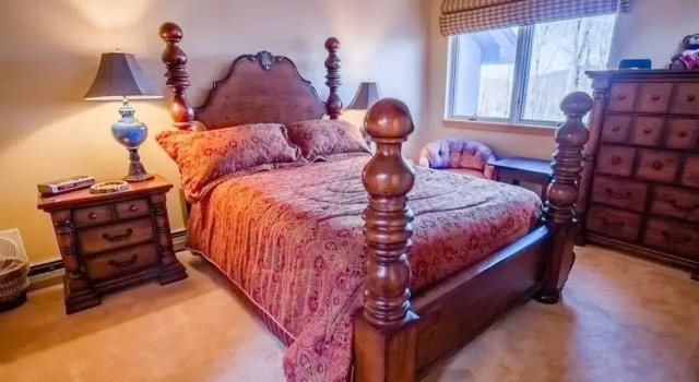 Woods E4, Varaa Hotelli Hotellit New England uima-altaalla, Uima-allas