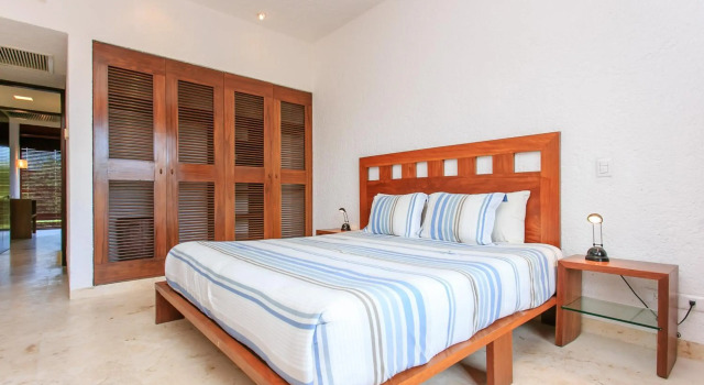 Colorful PH with private rooftop & pool in Playacar!, Prenota Hotel Playacar Quintana Roo