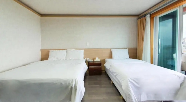 Трёхместный номер Deluxe с видом на море Jeju Ocean Family Hotel