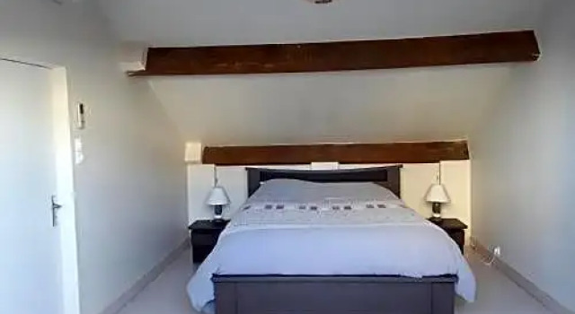 Chambre lit double proche du circuit
