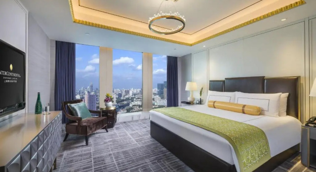 Двухместный люкс c 1 комнатой InterContinental Hotels Shanghai JingAn Ser Apt.by IHG