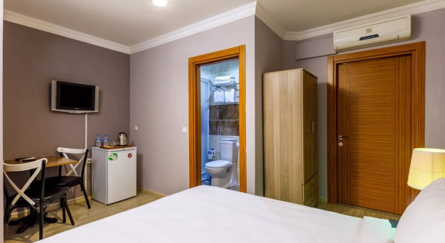 Senior Pera Suites