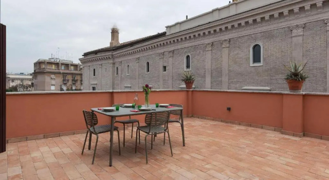 Apartment with Terrace in via del Pellegrino - FromHometoRome, Забронировать Апартаменты/квартира Навона Рим, рядом с Уста истины