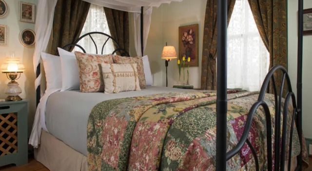 Номер Deluxe 1825 Inn Bed and Breakfast