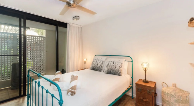 Luxury Pool Side Apartment in Beachfront Resort, Забронировать Апартаменты/квартира Апартаменты Кэрнс, рядом с Главный офис центра изучения дикой природы ZOO To You, Апартаменты/квартира