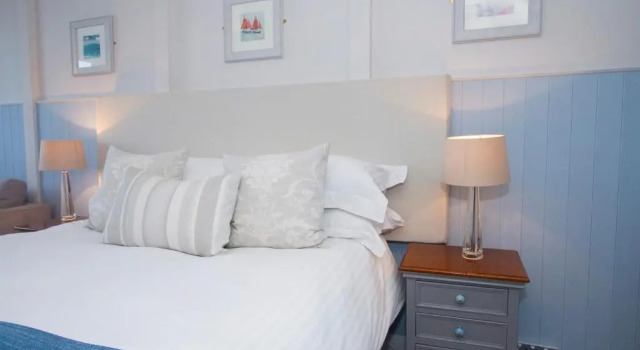 Люкс Cliff House B&B & The Moorings Apartments - Guest house