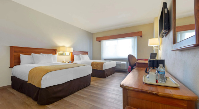 Четырёхместный номер Standard Comfort Inn Monterrey Valle