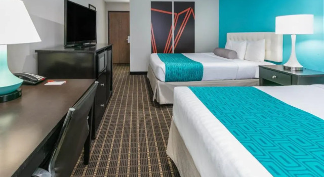 Четырёхместный номер Standard Howard Johnson by Wyndham Near Schlitterbahn