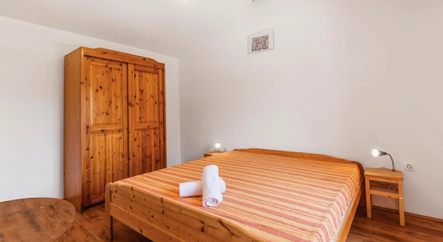 Beautiful Home in Pula With Wifi and 3 Bedrooms, Rezervovat Hotel Hotely v Veli Vrh s parkováním, Parkování