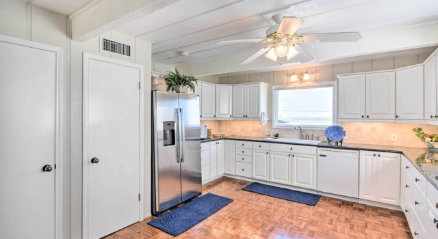 Коттедж Waterfront Deck: Charming Galveston Home!
