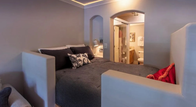 East Campus Studio, Book Hotel Athens 
