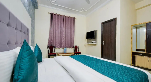 Номер Standard Room-hotel Mayank Plaza-near IGI Airport