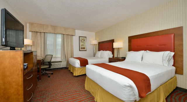 Четырёхместный номер Standard Holiday Inn Express Boston - Milford by IHG