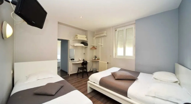 Standart dört kişilik oda Hotel de Paris (Capdenac)